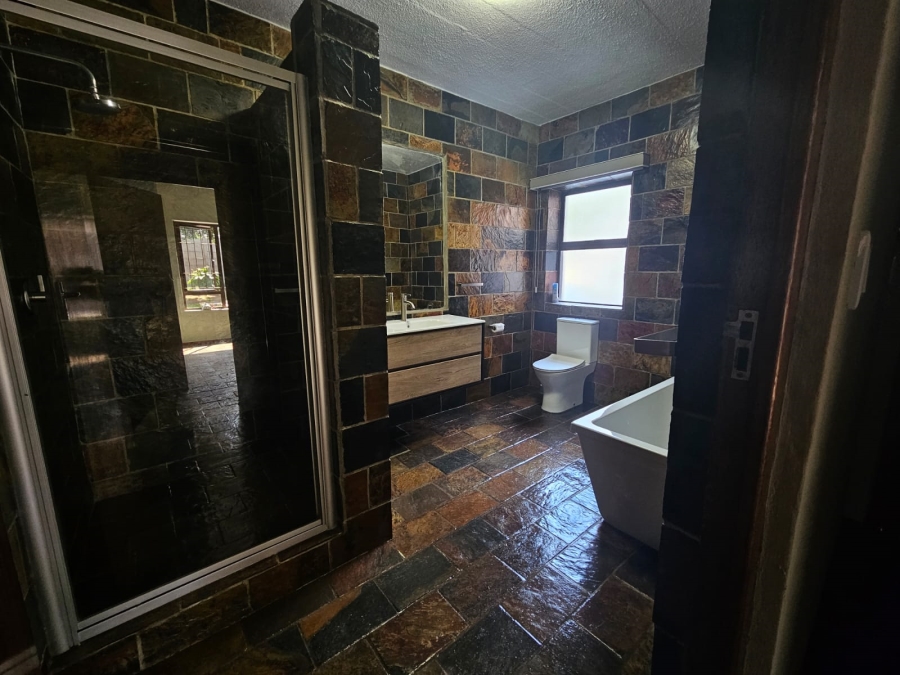 To Let 5 Bedroom Property for Rent in Stilbaai Wes Western Cape